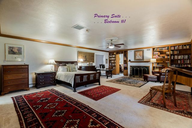 525 Solar Road NW, Albuquerque, NM 87107