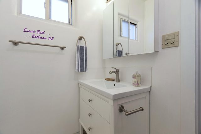 525 Solar Road NW, Albuquerque, NM 87107