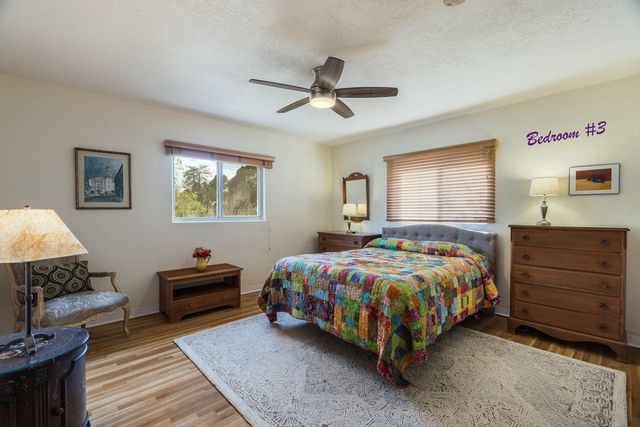 525 Solar Road NW, Albuquerque, NM 87107