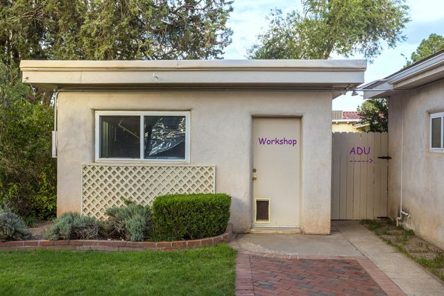 525 Solar Road NW, Albuquerque, NM 87107