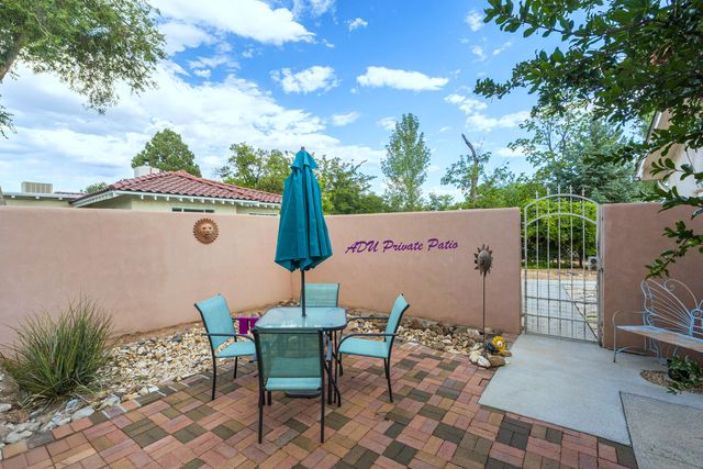 525 Solar Road NW, Albuquerque, NM 87107