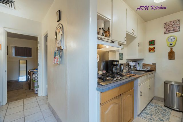 525 Solar Road NW, Albuquerque, NM 87107