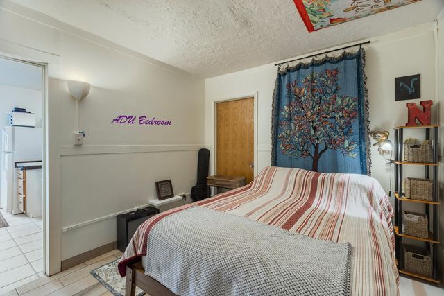 525 Solar Road NW, Albuquerque, NM 87107