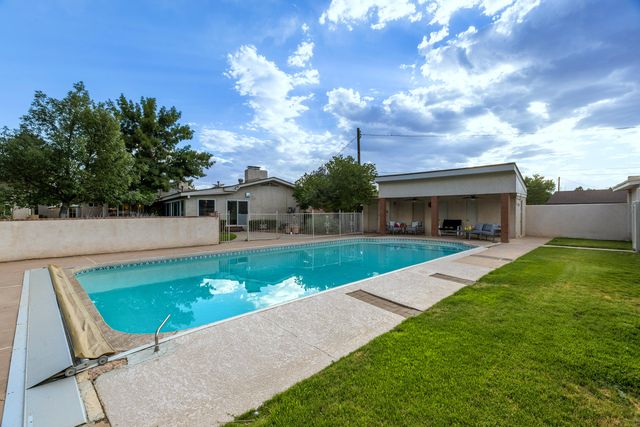 525 Solar Road NW, Albuquerque, NM 87107