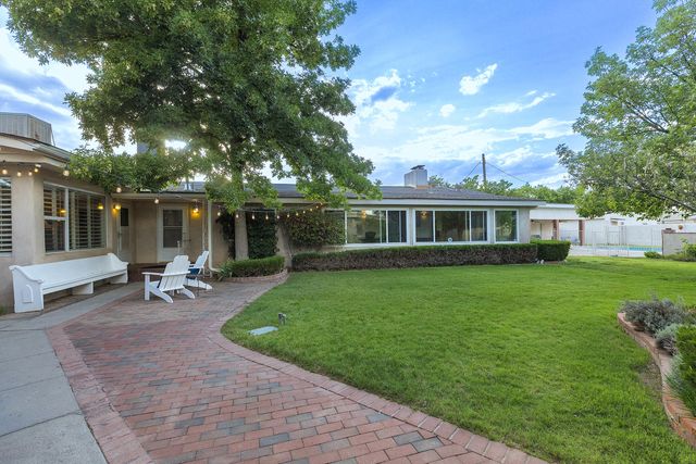 525 Solar Road NW, Albuquerque, NM 87107