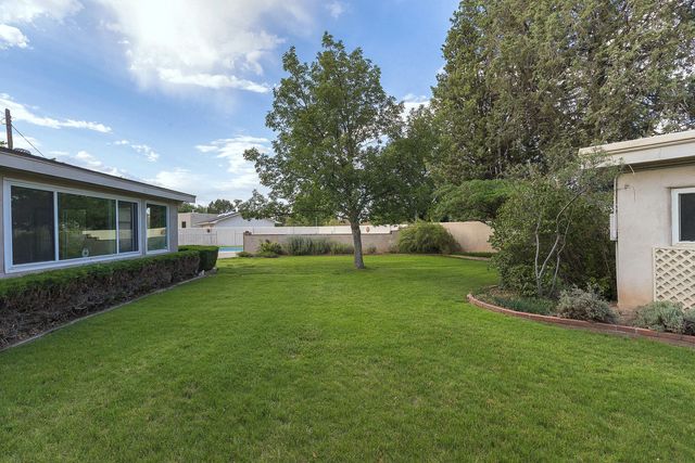 525 Solar Road NW, Albuquerque, NM 87107