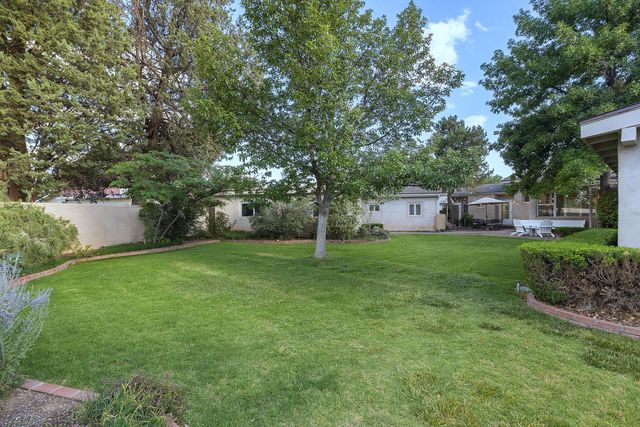 525 Solar Road NW, Albuquerque, NM 87107