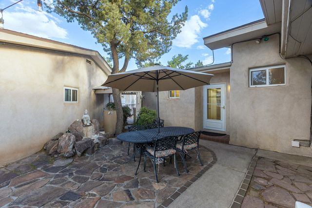 525 Solar Road NW, Albuquerque, NM 87107