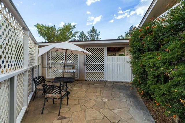 525 Solar Road NW, Albuquerque, NM 87107