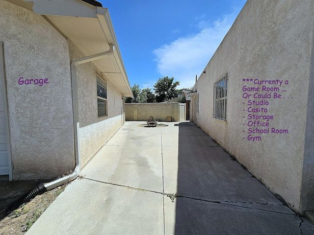 525 Solar Road NW, Albuquerque, NM 87107
