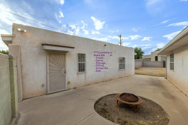 525 Solar Road NW, Albuquerque, NM 87107