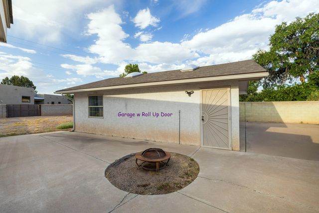 525 Solar Road NW, Albuquerque, NM 87107