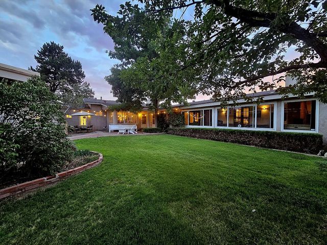 525 Solar Road NW, Albuquerque, NM 87107
