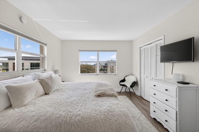 2555 NE 11th Street 609, Fort Lauderdale, FL 33304