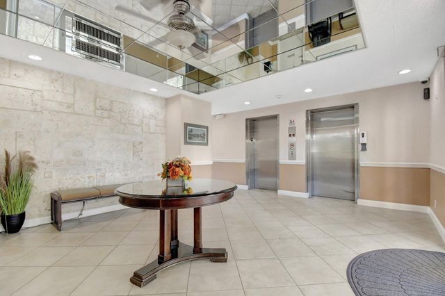 2555 NE 11th Street 609, Fort Lauderdale, FL 33304