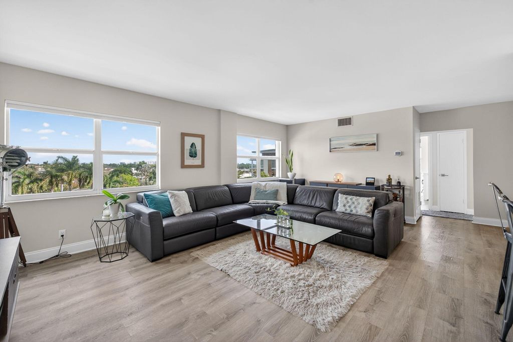 2555 NE 11th Street 609, Fort Lauderdale, FL 33304