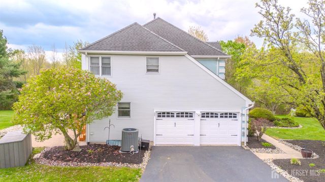 23-E kincaid Drive, West Windsor, NJ 08550