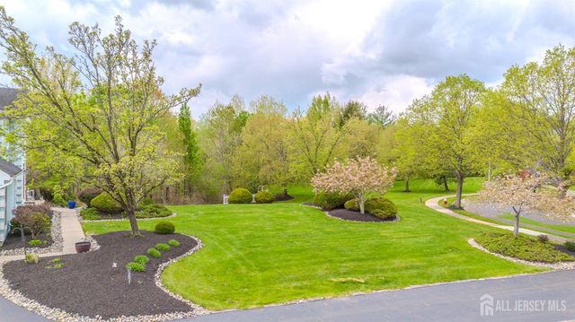 23-E kincaid Drive, West Windsor, NJ 08550