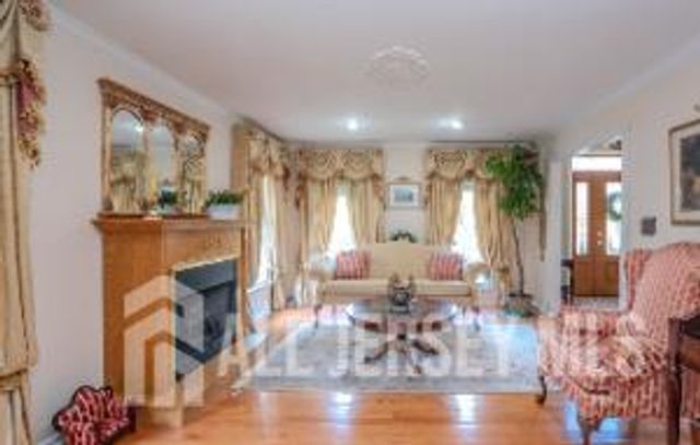 23-E kincaid Drive, West Windsor, NJ 08550