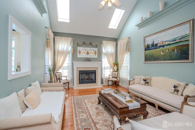 23-E kincaid Drive, West Windsor, NJ 08550