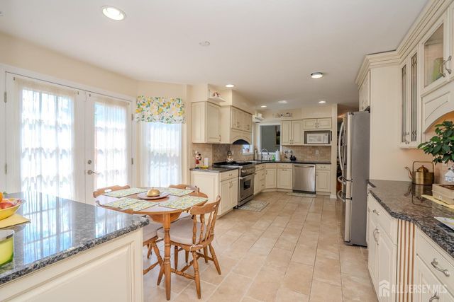 23-E kincaid Drive, West Windsor, NJ 08550