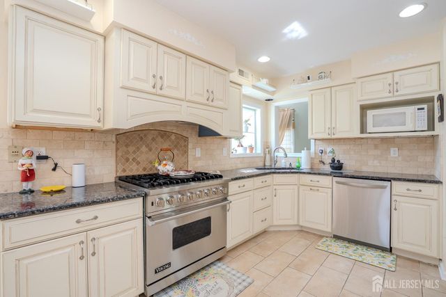 23-E kincaid Drive, West Windsor, NJ 08550