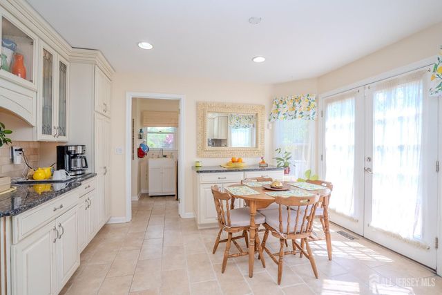 23-E kincaid Drive, West Windsor, NJ 08550