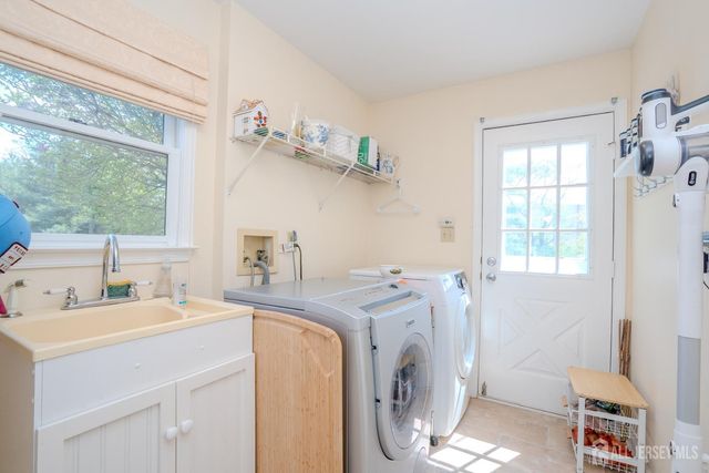 23-E kincaid Drive, West Windsor, NJ 08550