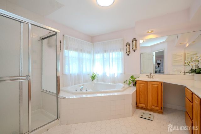 23-E kincaid Drive, West Windsor, NJ 08550