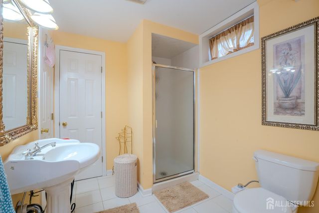 23-E kincaid Drive, West Windsor, NJ 08550