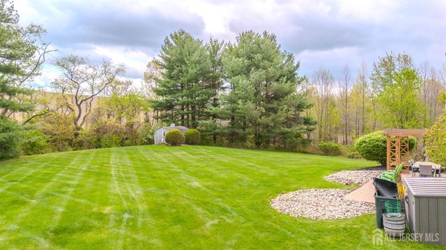 23-E kincaid Drive, West Windsor, NJ 08550