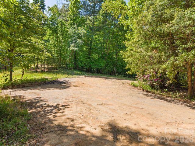 31 White Bridge Road, Weaverville, NC 28787