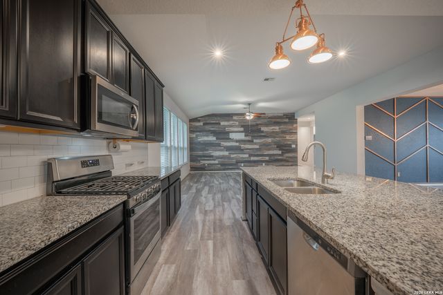 13310 Antelope, St Hedwig, TX 78152