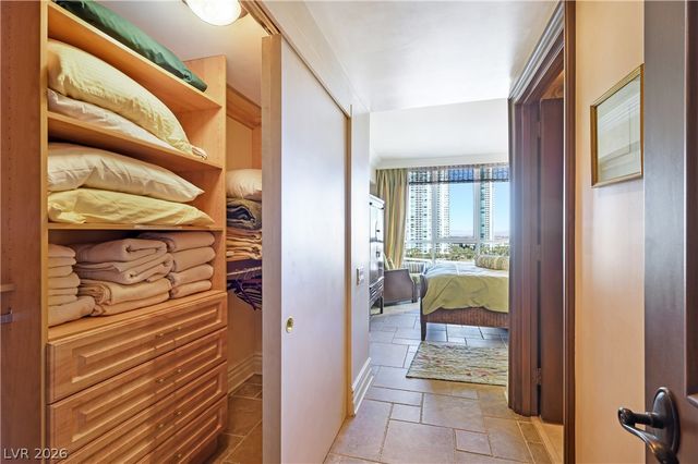 2747 Paradise Road 801, Las Vegas, NV 89109