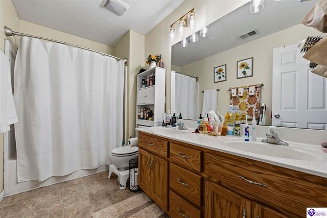 211 Southern Lake Drive, Elizabethtown, KY 42701