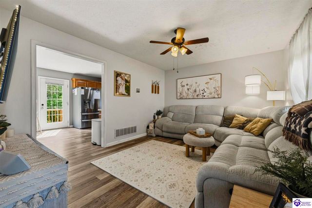 211 Southern Lake Drive, Elizabethtown, KY 42701