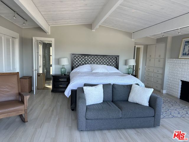 200 Larsson Street, Manhattan Beach, CA 90266