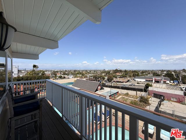 200 Larsson Street, Manhattan Beach, CA 90266