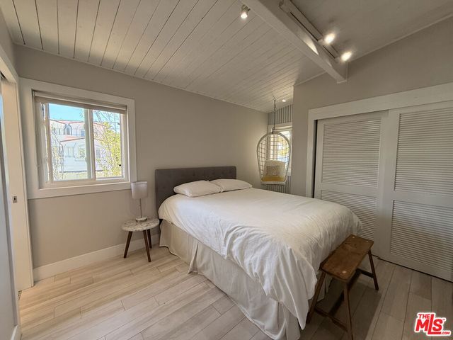 200 Larsson Street, Manhattan Beach, CA 90266