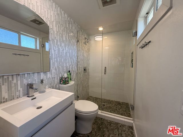 200 Larsson Street, Manhattan Beach, CA 90266