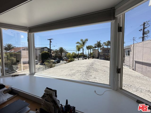 200 Larsson Street, Manhattan Beach, CA 90266