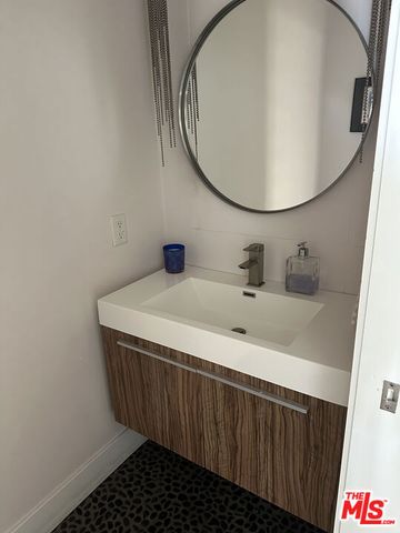 200 Larsson Street, Manhattan Beach, CA 90266