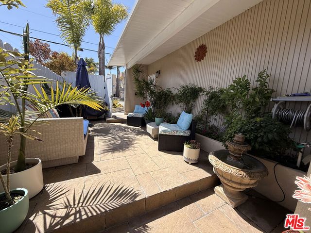 200 Larsson Street, Manhattan Beach, CA 90266