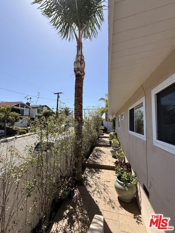 200 Larsson Street, Manhattan Beach, CA 90266