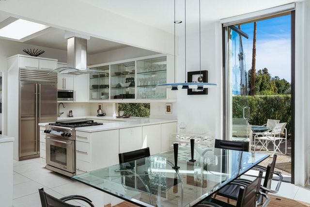 199 Desert Lakes Drive, Palm Springs, CA 92264