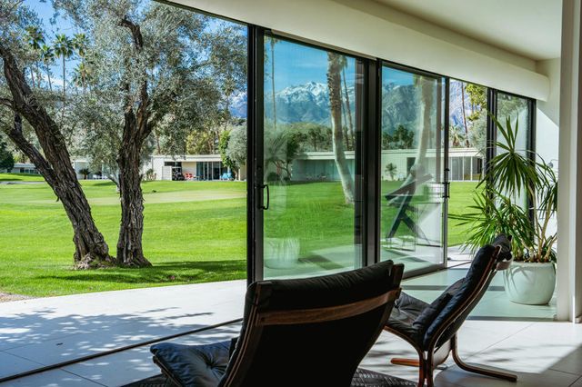 199 Desert Lakes Drive, Palm Springs, CA 92264