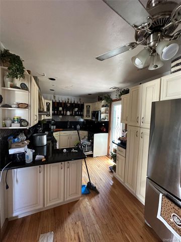 95 E Riviera Drive, Lindenhurst, NY 11757