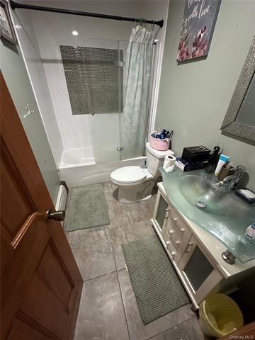 95 E Riviera Drive, Lindenhurst, NY 11757
