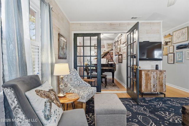 1409 Porter Avenue, Ocean Springs, MS 39564