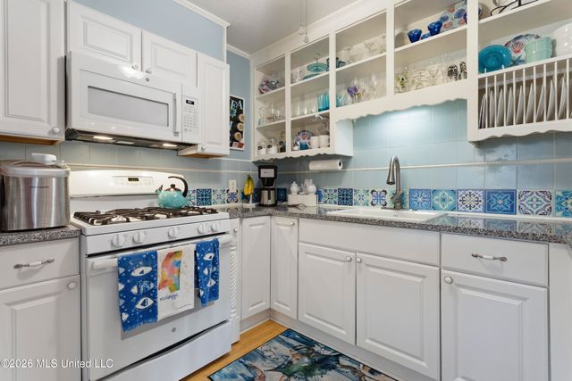 1409 Porter Avenue, Ocean Springs, MS 39564